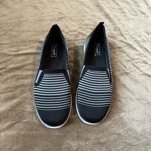 Propet TravelFit Women's Slip-On Shoes women’s size 11 in Black Gray